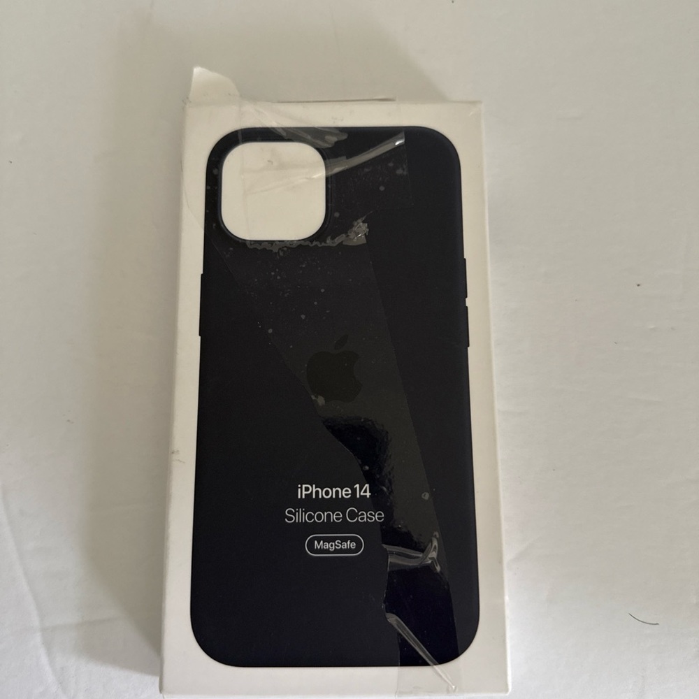 Apple iPhone 14 Silicone Case with MagSafe - Midnight
